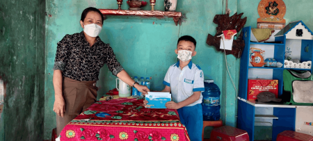 Hội LHPN huyện thăm trẻ em mồ côi tại xã Bình Sa