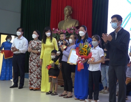 Hội LHPN huyện Thăng Bình tổ chức chương trình “Mẹ đỡ đầu”