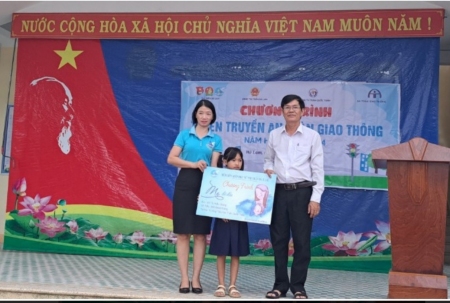 Hội LHPN thị trấn Hà Lam kết nối nhận đỡ đầu trẻ em có hoàn cảnh khó khăn