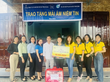 Hội LHPN huyện Thăng Bình trao tặng nhà tại Bình Quý